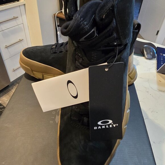 MENS OAKLEY COYOTE MID ZIP BOOT Black / Tan FOF100348-9RE Men's Size 12 NEW - Picture 2 of 13